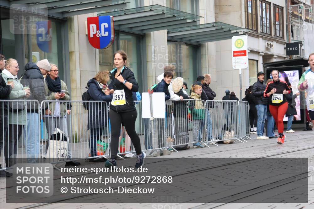 05.10.2025 - 20. swb-Marathon Bremen Strokosch-Dieckow http://msf.ph/oto/9272868 05.10.2025 11:10:39 Ziel 8865, 9245, 9664, 9822, 9823, 9836, 9837, 9948, 9984, 10399, 10415, 10861, 11161, 11257, 11318, 11395, 11544, 11560, 8865, 9245, 9664, 9822, 9823, 9836, 9837, 9948, 9984, 10399, 10415, 10861, 11161, 11257, 11318, 11395, 11544, 11560 meine-sportfotos.de
