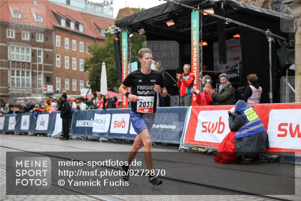05.10.2025 - 20. swb-Marathon Bremen Yannick Fuchs http://msf.ph/oto/9272870 05.10.2025 12:20:31 Ziel 2037 meine-sportfotos.de