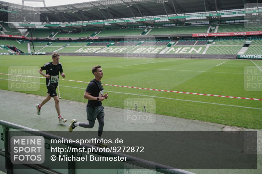 05.10.2025 - 20. swb-Marathon Bremen Michael Burmester http://msf.ph/oto/9272872 05.10.2025 12:47:35 Laufen im Stadion 223, 265, 344, 346, 391, 442, 502, 505, 545, 564, 656, 770, 862, 1205, 1526, 1635, 1642, 1646, 2360, 2472, 2482, 2613, 2656, 2872, 2939, 3061, 4215, 4255, 4291, 4313, 4966, 4988, 5656, 5831, 6295, 6804, 7070, 7170, 7176, 7492, 7900, 8013, 609, 818, 1246, 1521, 3084, 4758, 4848, 7583 meine-sportfotos.de