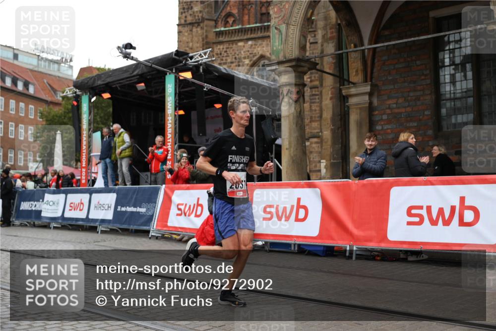 05.10.2025 - 20. swb-Marathon Bremen Yannick Fuchs http://msf.ph/oto/9272902 05.10.2025 12:20:32 Ziel 2037 meine-sportfotos.de