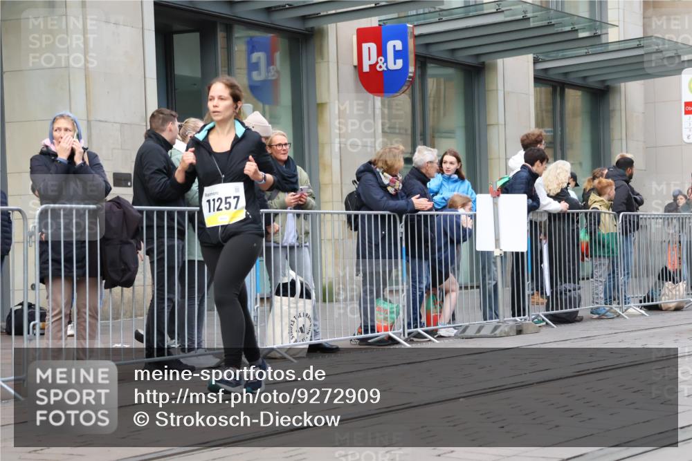 05.10.2025 - 20. swb-Marathon Bremen Strokosch-Dieckow http://msf.ph/oto/9272909 05.10.2025 11:10:40 Ziel 8865, 9245, 9664, 9822, 9823, 9836, 9837, 9948, 9984, 10399, 10415, 10861, 11161, 11257, 11318, 11395, 11544, 11560, 11580, 8865, 9245, 9664, 9822, 9823, 9836, 9837, 9948, 9984, 10399, 10415, 10861, 11161, 11257, 11318, 11395, 11544, 11560, 11580 meine-sportfotos.de