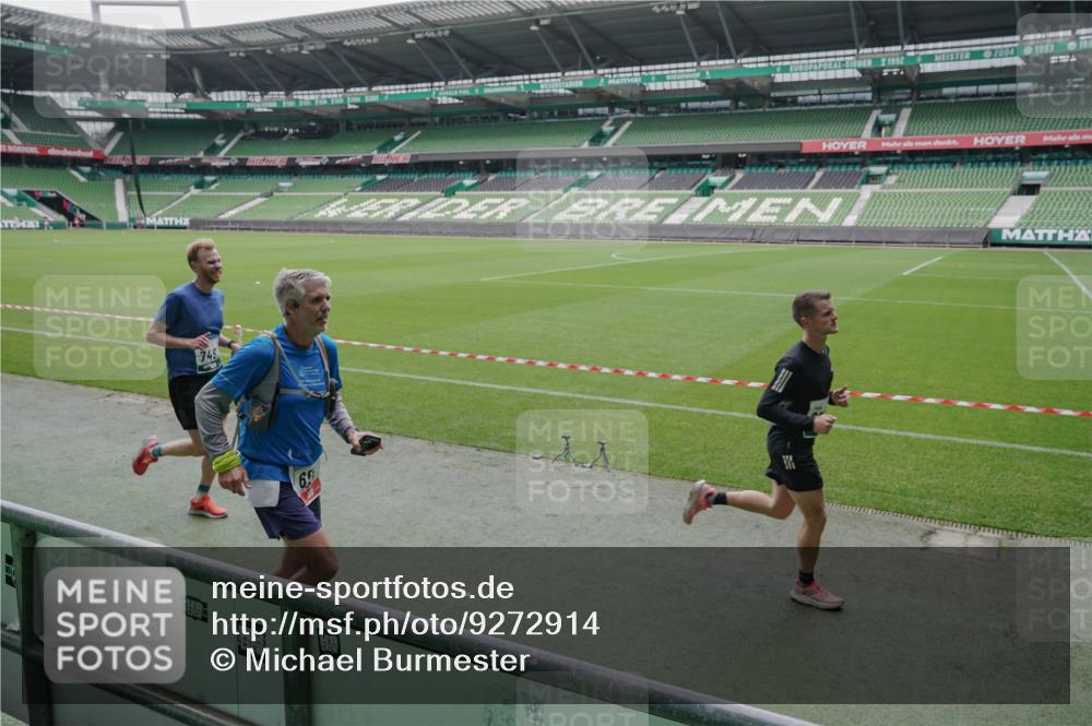05.10.2025 - 20. swb-Marathon Bremen Michael Burmester http://msf.ph/oto/9272914 05.10.2025 12:47:39 Laufen im Stadion 223, 265, 344, 346, 391, 442, 505, 564, 656, 770, 1205, 1526, 1635, 1642, 1646, 2360, 2472, 2482, 2613, 2656, 2872, 2939, 3061, 4215, 4255, 4291, 4313, 4966, 4988, 5656, 5831, 6295, 6804, 7070, 7170, 7176, 7492, 7900, 8013, 502, 545, 609, 818, 862, 1521, 4848, 7583 meine-sportfotos.de