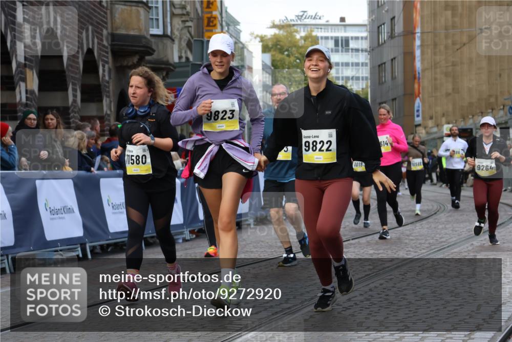 05.10.2025 - 20. swb-Marathon Bremen Strokosch-Dieckow http://msf.ph/oto/9272920 05.10.2025 11:11:10 Ziel 8865, 9245, 9264, 9273, 9479, 9664, 9822, 9823, 9836, 9837, 9948, 10183, 10614, 11158, 11257, 11568, 11578, 11580 meine-sportfotos.de