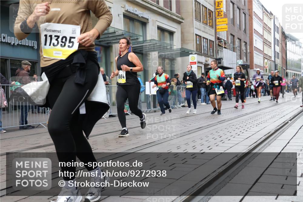 05.10.2025 - 20. swb-Marathon Bremen Strokosch-Dieckow http://msf.ph/oto/9272938 05.10.2025 11:10:43 Ziel 8865, 9245, 9264, 9273, 9664, 9822, 9823, 9836, 9837, 9948, 9984, 10399, 10415, 10614, 11158, 11257, 11318, 11395, 11544, 11560, 11580, 8865, 9245, 9264, 9273, 9664, 9822, 9823, 9836, 9837, 9948, 9984, 10399, 10415, 10614, 11158, 11257, 11318, 11395, 11544, 11560, 11580 meine-sportfotos.de
