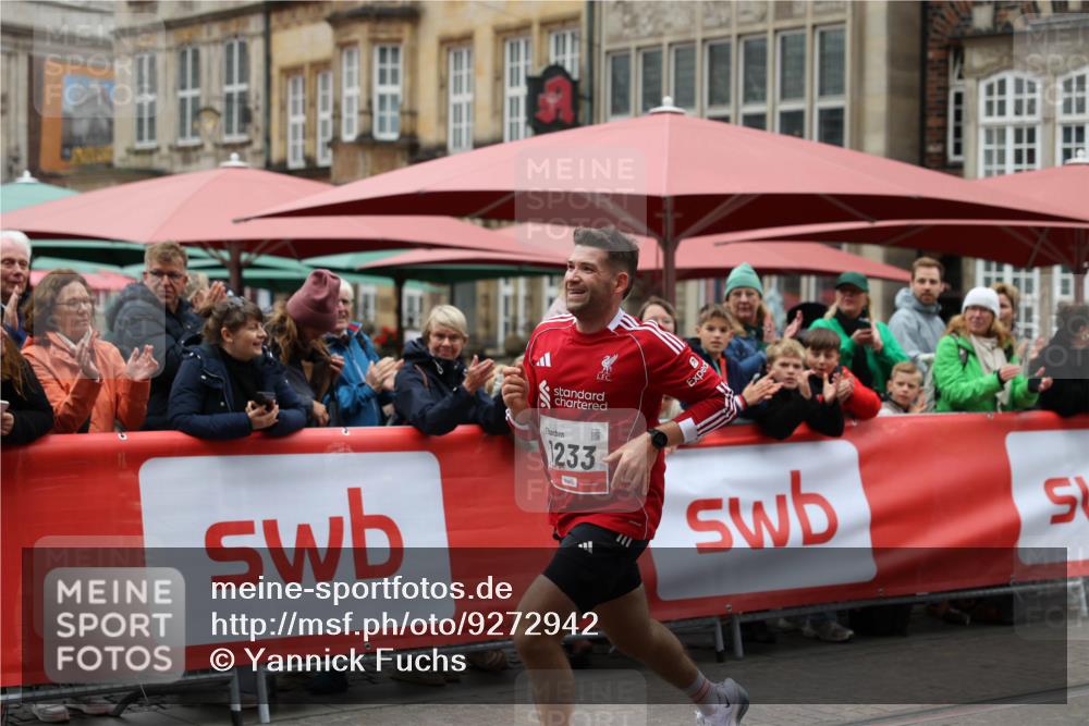 05.10.2025 - 20. swb-Marathon Bremen Yannick Fuchs http://msf.ph/oto/9272942 05.10.2025 12:21:04 Ziel 1233 meine-sportfotos.de