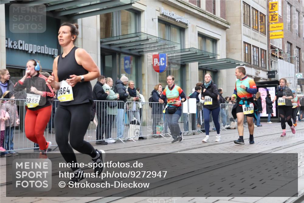 05.10.2025 - 20. swb-Marathon Bremen Strokosch-Dieckow http://msf.ph/oto/9272947 05.10.2025 11:10:44 Ziel 8865, 9245, 9264, 9273, 9664, 9822, 9823, 9836, 9837, 9948, 10183, 10415, 10614, 11158, 11257, 11318, 11395, 11544, 11560, 11578, 11580, 8865, 9245, 9264, 9273, 9664, 9822, 9823, 9836, 9837, 9948, 10183, 10415, 10614, 11158, 11257, 11318, 11395, 11544, 11560, 11578, 11580 meine-sportfotos.de