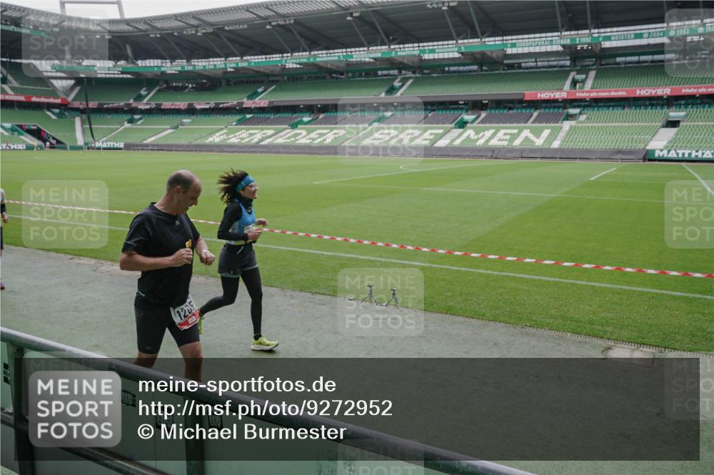 05.10.2025 - 20. swb-Marathon Bremen Michael Burmester http://msf.ph/oto/9272952 05.10.2025 12:47:43 Laufen im Stadion 265, 344, 346, 391, 442, 505, 564, 656, 770, 1205, 1526, 1635, 1642, 1646, 2360, 2472, 2482, 2613, 2643, 2656, 2872, 2939, 3061, 4215, 4255, 4291, 4313, 4966, 4988, 5656, 5831, 5918, 6804, 7070, 7170, 7176, 7492, 7900, 8013, 223, 502, 545, 609, 818, 862, 1521, 4848, 6295, 7583 meine-sportfotos.de