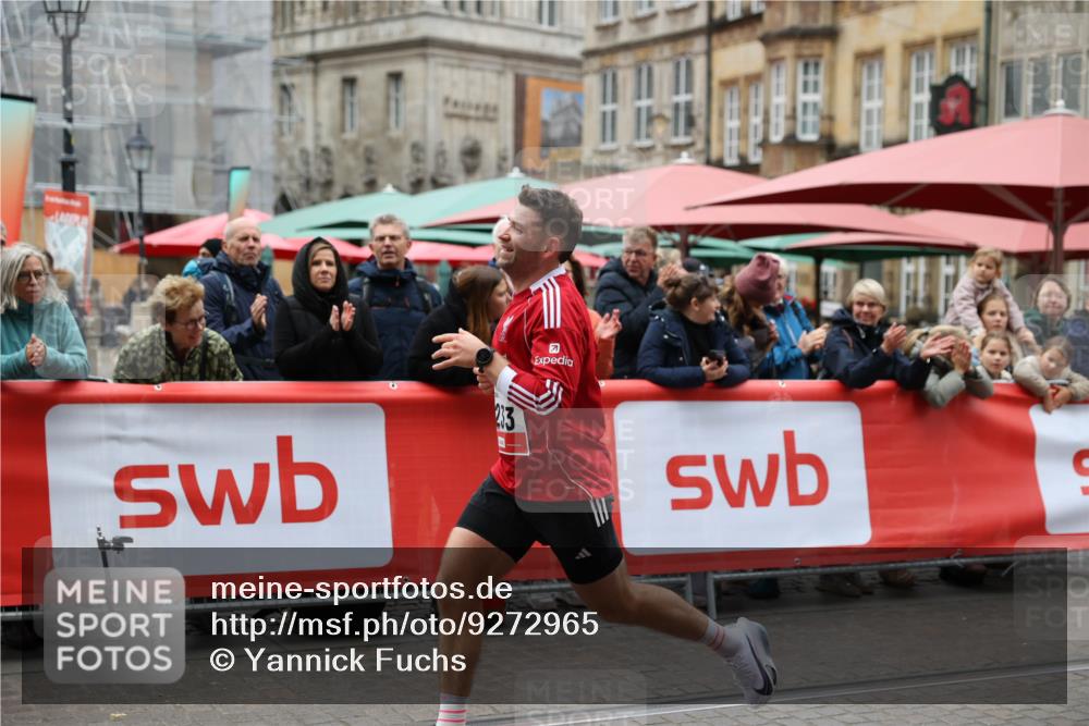 05.10.2025 - 20. swb-Marathon Bremen Yannick Fuchs http://msf.ph/oto/9272965 05.10.2025 12:21:04 Ziel 1233 meine-sportfotos.de