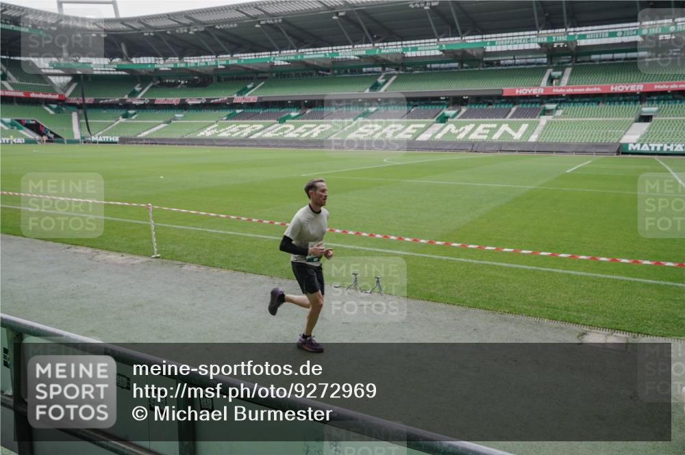 05.10.2025 - 20. swb-Marathon Bremen Michael Burmester http://msf.ph/oto/9272969 05.10.2025 12:47:44 Laufen im Stadion 265, 344, 346, 391, 442, 505, 564, 656, 770, 1205, 1526, 1635, 1642, 1646, 2360, 2472, 2482, 2613, 2643, 2656, 2872, 2939, 3061, 4215, 4255, 4291, 4313, 4966, 4988, 5656, 5831, 5918, 6804, 7070, 7170, 7176, 7492, 7735, 7900, 8013, 223, 502, 545, 609, 818, 862, 1521, 4848, 6295, 7583 meine-sportfotos.de