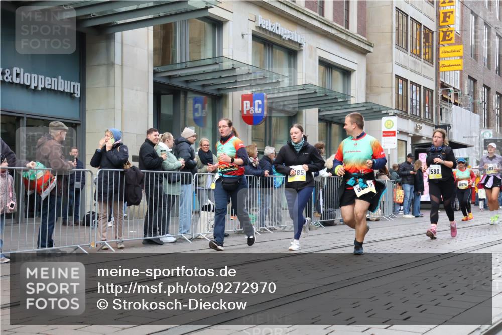05.10.2025 - 20. swb-Marathon Bremen Strokosch-Dieckow http://msf.ph/oto/9272970 05.10.2025 11:10:45 Ziel 8865, 9245, 9264, 9273, 9479, 9664, 9822, 9823, 9836, 9837, 9948, 10183, 10415, 10614, 11158, 11257, 11318, 11395, 11544, 11560, 11568, 11578, 11580, 8865, 9245, 9264, 9273, 9479, 9664, 9822, 9823, 9836, 9837, 9948, 10183, 10415, 10614, 11158, 11257, 11318, 11395, 11544, 11560, 11568, 11578, 11580 meine-sportfotos.de