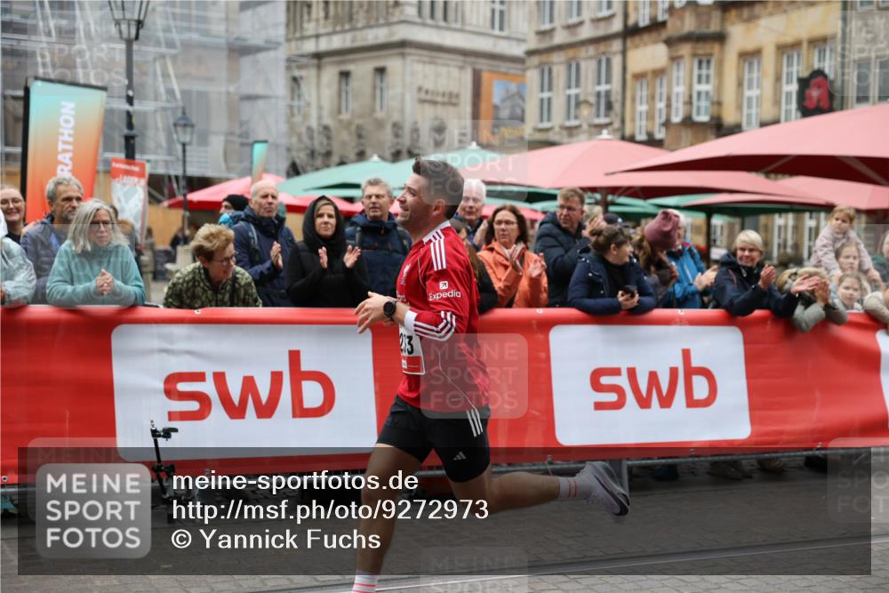 05.10.2025 - 20. swb-Marathon Bremen Yannick Fuchs http://msf.ph/oto/9272973 05.10.2025 12:21:04 Ziel 1233 meine-sportfotos.de