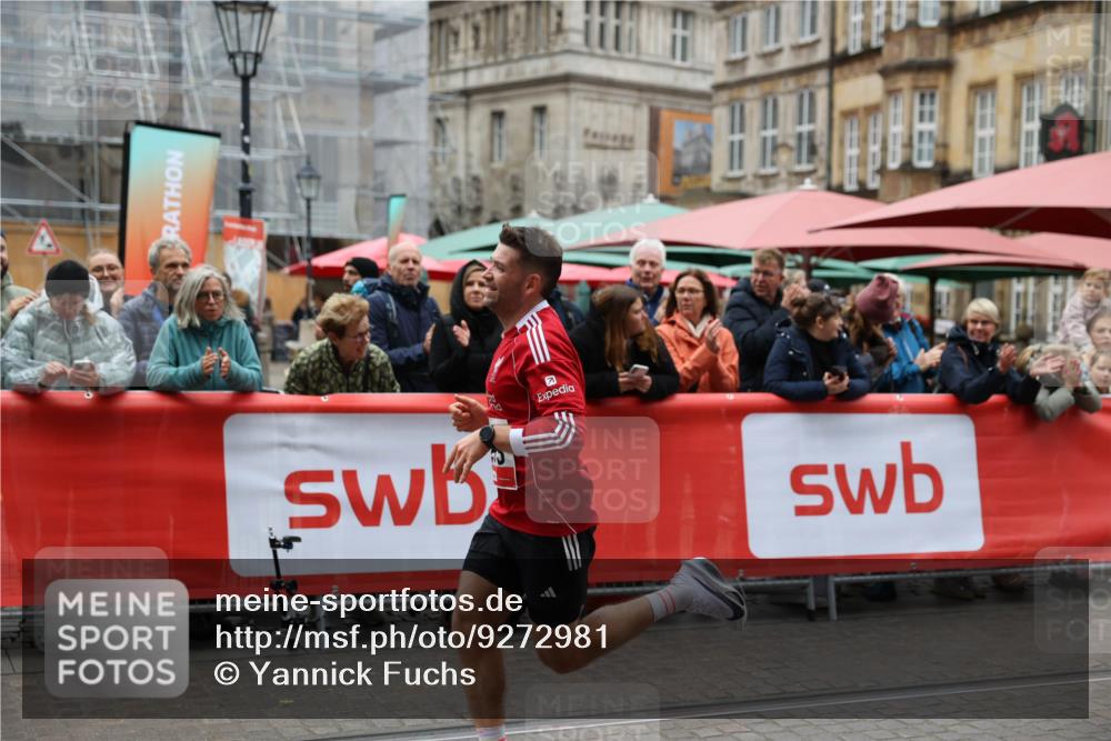 05.10.2025 - 20. swb-Marathon Bremen Yannick Fuchs http://msf.ph/oto/9272981 05.10.2025 12:21:04 Ziel 1233 meine-sportfotos.de