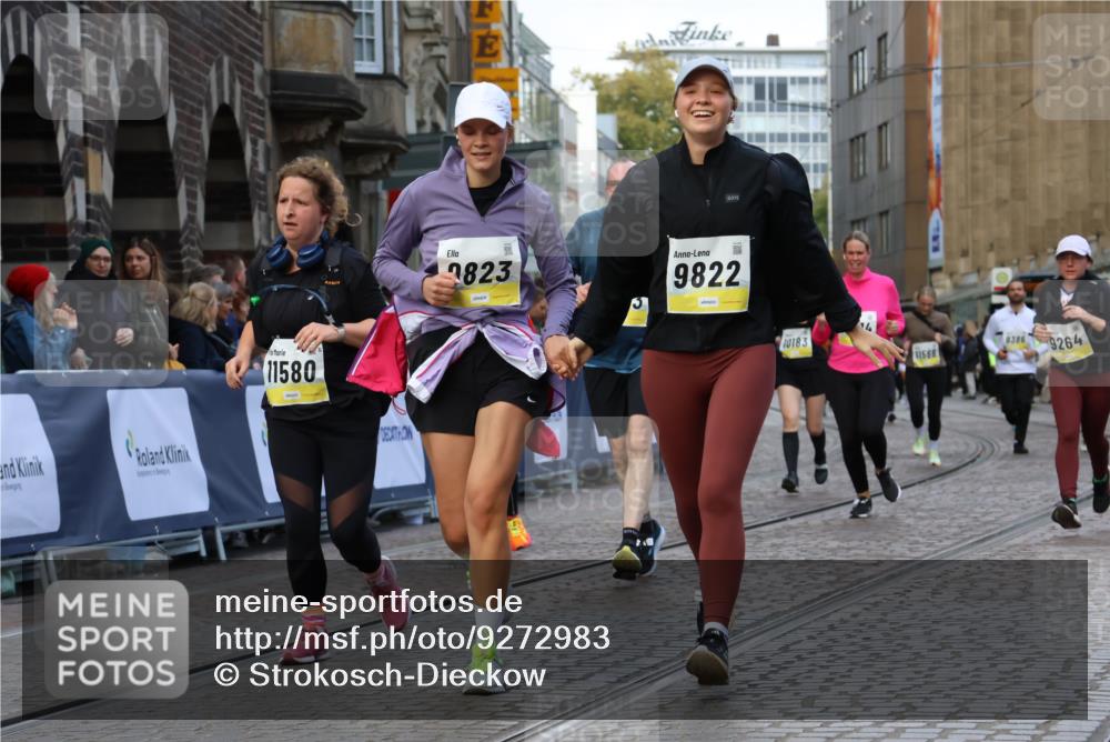 05.10.2025 - 20. swb-Marathon Bremen Strokosch-Dieckow http://msf.ph/oto/9272983 05.10.2025 11:11:10 Ziel 8865, 9245, 9264, 9273, 9479, 9664, 9822, 9823, 9836, 9837, 9948, 10183, 10614, 11158, 11257, 11568, 11578, 11580 meine-sportfotos.de