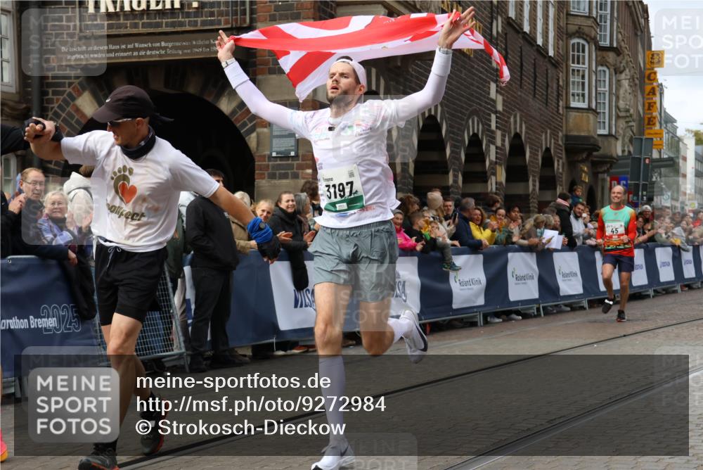 05.10.2025 - 20. swb-Marathon Bremen Strokosch-Dieckow http://msf.ph/oto/9272984 05.10.2025 13:03:02 Ziel 45, 2036, 2141, 2939, 3197, 4629, 7675 meine-sportfotos.de