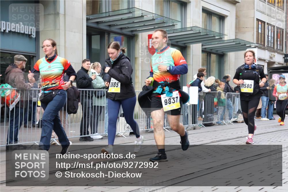 05.10.2025 - 20. swb-Marathon Bremen Strokosch-Dieckow http://msf.ph/oto/9272992 05.10.2025 11:10:46 Ziel 8865, 9245, 9264, 9273, 9479, 9664, 9822, 9823, 9836, 9837, 9948, 10183, 10415, 10614, 11158, 11257, 11395, 11560, 11568, 11578, 11580, 8865, 9245, 9264, 9273, 9479, 9664, 9822, 9823, 9836, 9837, 9948, 10183, 10415, 10614, 11158, 11257, 11395, 11560, 11568, 11578, 11580 meine-sportfotos.de