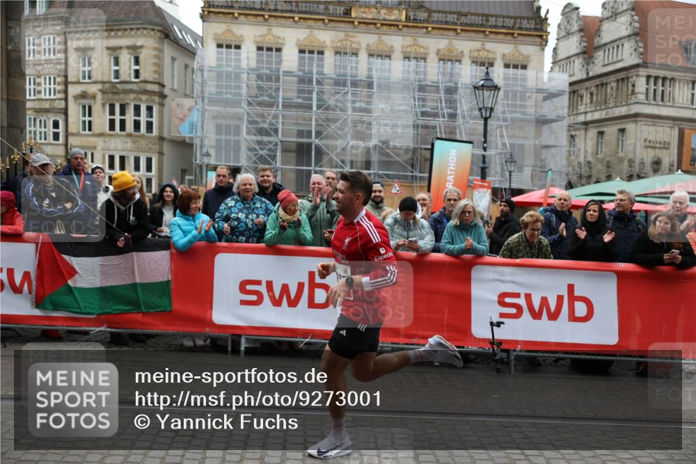 05.10.2025 - 20. swb-Marathon Bremen Yannick Fuchs http://msf.ph/oto/9273001 05.10.2025 12:21:04 Ziel 1233 meine-sportfotos.de
