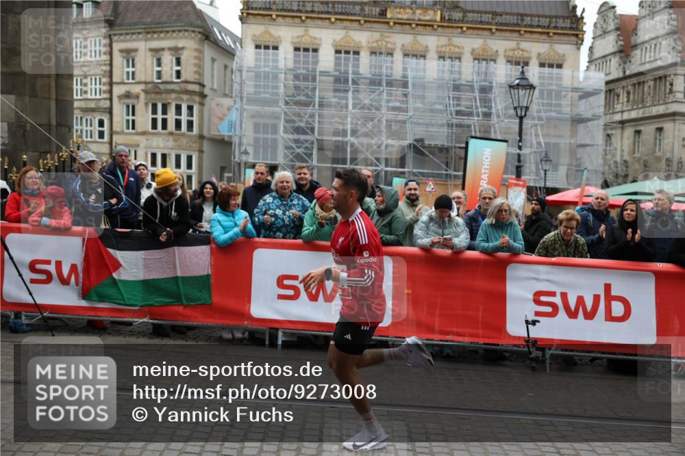 05.10.2025 - 20. swb-Marathon Bremen Yannick Fuchs http://msf.ph/oto/9273008 05.10.2025 12:21:04 Ziel 1233 meine-sportfotos.de