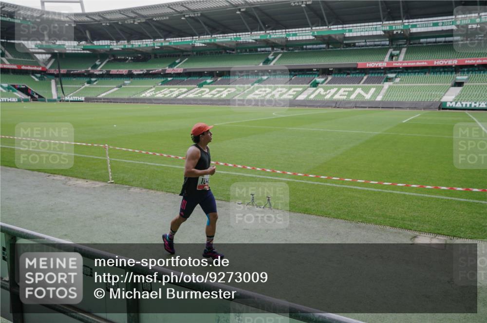05.10.2025 - 20. swb-Marathon Bremen Michael Burmester http://msf.ph/oto/9273009 05.10.2025 12:47:50 Laufen im Stadion 265, 344, 346, 391, 442, 564, 656, 770, 1205, 1526, 1607, 1642, 1646, 2360, 2472, 2482, 2613, 2643, 2656, 2872, 3061, 3768, 4215, 4255, 4291, 4313, 5264, 5656, 5831, 5918, 6804, 7070, 7170, 7176, 7492, 7735, 7831, 7900, 8013, 8729, 223, 502, 505, 545, 818, 862, 1635, 2939, 4966, 4988, 6295 meine-sportfotos.de