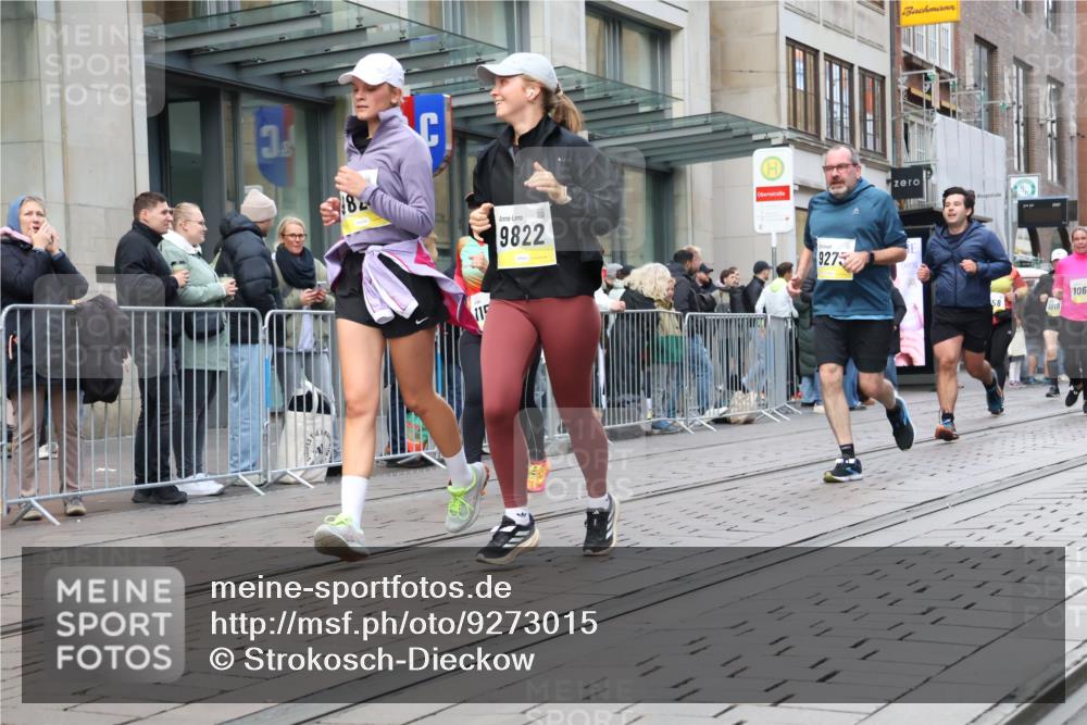 05.10.2025 - 20. swb-Marathon Bremen Strokosch-Dieckow http://msf.ph/oto/9273015 05.10.2025 11:10:49 Ziel 8865, 9011, 9245, 9264, 9273, 9386, 9479, 9664, 9822, 9823, 9836, 9837, 9948, 10183, 10415, 10614, 11158, 11257, 11395, 11560, 11568, 11578, 11580, 8865, 9011, 9245, 9264, 9273, 9386, 9479, 9664, 9822, 9823, 9836, 9837, 9948, 10183, 10415, 10614, 11158, 11257, 11395, 11560, 11568, 11578, 11580 meine-sportfotos.de