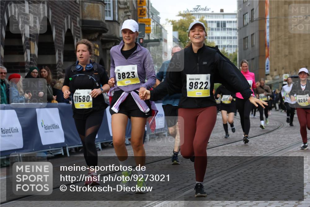 05.10.2025 - 20. swb-Marathon Bremen Strokosch-Dieckow http://msf.ph/oto/9273021 05.10.2025 11:11:11 Ziel 8865, 9245, 9264, 9273, 9479, 9822, 9823, 9836, 9837, 9948, 10183, 10614, 11158, 11257, 11568, 11578, 11580 meine-sportfotos.de