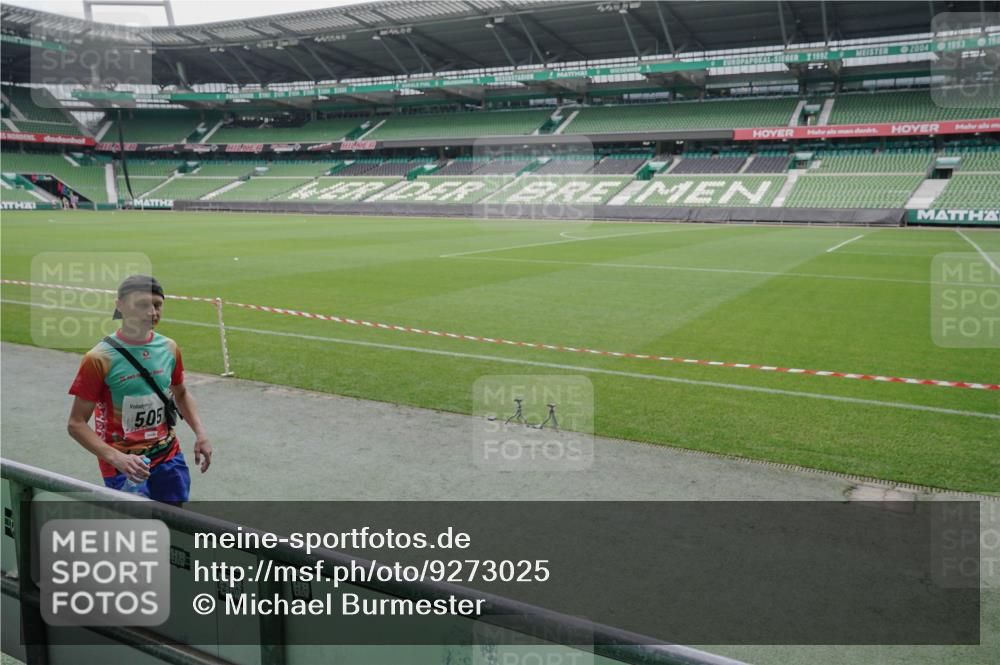 05.10.2025 - 20. swb-Marathon Bremen Michael Burmester http://msf.ph/oto/9273025 05.10.2025 12:47:52 Laufen im Stadion 265, 344, 346, 391, 442, 564, 656, 770, 1205, 1526, 1607, 1642, 1646, 2241, 2360, 2472, 2482, 2613, 2643, 2656, 2872, 3061, 3768, 4215, 4255, 4291, 4313, 5264, 5656, 5831, 5918, 6804, 7070, 7170, 7176, 7492, 7735, 7831, 7900, 8013, 8729, 223, 265, 502, 505, 545, 818, 862, 1635, 2939, 4966, 4988, 6295 meine-sportfotos.de