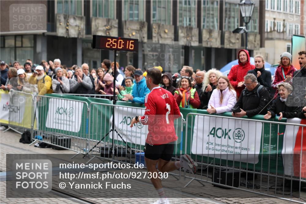 05.10.2025 - 20. swb-Marathon Bremen Yannick Fuchs http://msf.ph/oto/9273030 05.10.2025 12:21:06 Ziel 282, 1233 meine-sportfotos.de
