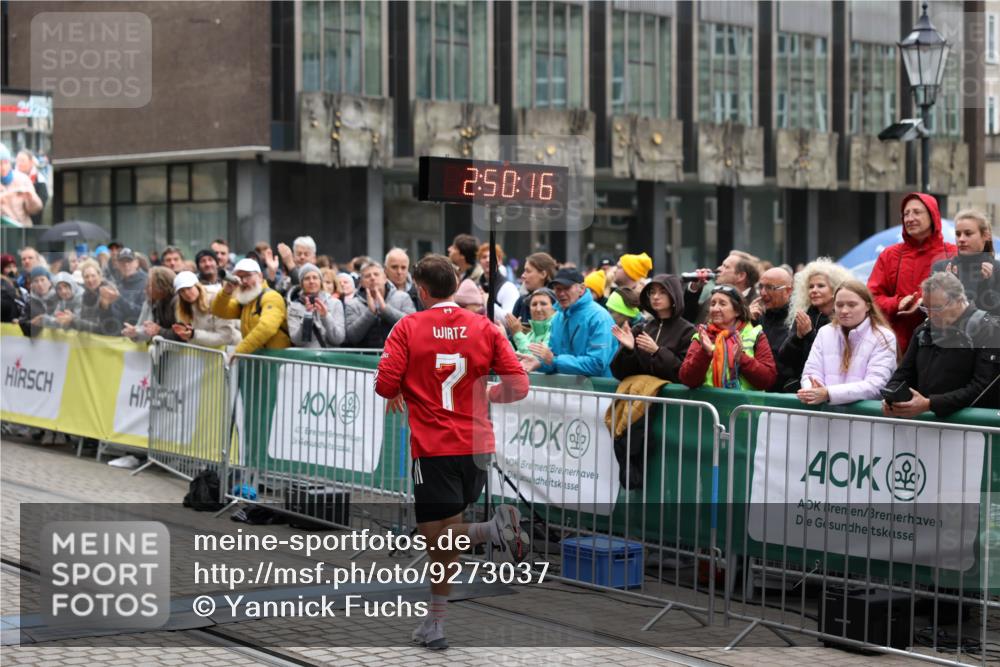 05.10.2025 - 20. swb-Marathon Bremen Yannick Fuchs http://msf.ph/oto/9273037 05.10.2025 12:21:06 Ziel 282, 1233 meine-sportfotos.de
