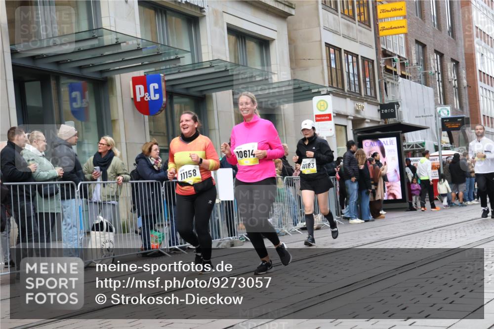 05.10.2025 - 20. swb-Marathon Bremen Strokosch-Dieckow http://msf.ph/oto/9273057 05.10.2025 11:10:53 Ziel 8865, 9011, 9245, 9264, 9273, 9386, 9479, 9664, 9822, 9823, 9836, 9837, 9948, 10183, 10415, 10614, 11158, 11257, 11395, 11560, 11568, 11578, 11580, 8865, 9011, 9245, 9264, 9273, 9386, 9479, 9664, 9822, 9823, 9836, 9837, 9948, 10183, 10415, 10614, 11158, 11257, 11395, 11560, 11568, 11578, 11580 meine-sportfotos.de