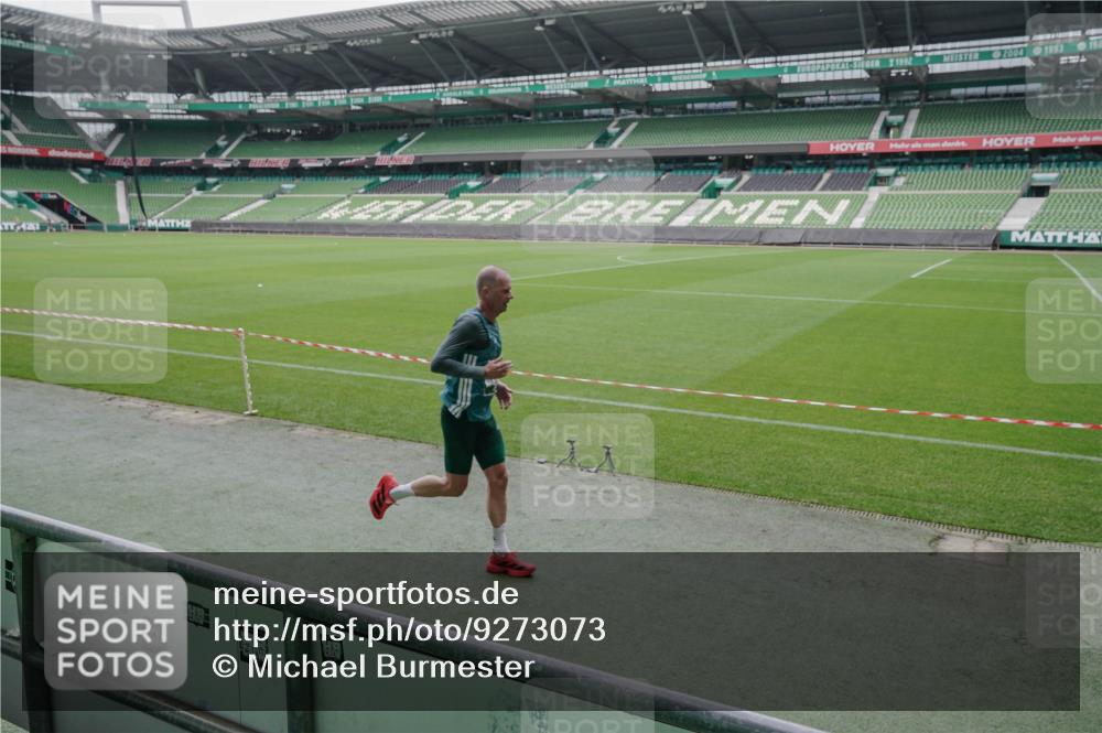 05.10.2025 - 20. swb-Marathon Bremen Michael Burmester http://msf.ph/oto/9273073 05.10.2025 12:47:56 Laufen im Stadion 344, 346, 442, 564, 656, 770, 1205, 1370, 1526, 1607, 1642, 1646, 2241, 2360, 2472, 2482, 2613, 2643, 2656, 2872, 3061, 3768, 4215, 4255, 4291, 4313, 5264, 5656, 5831, 5918, 6804, 7070, 7170, 7176, 7492, 7735, 7831, 7900, 8013, 8729, 223, 265, 391, 502, 505, 545, 862, 1635, 2939, 4966, 4988, 6295 meine-sportfotos.de
