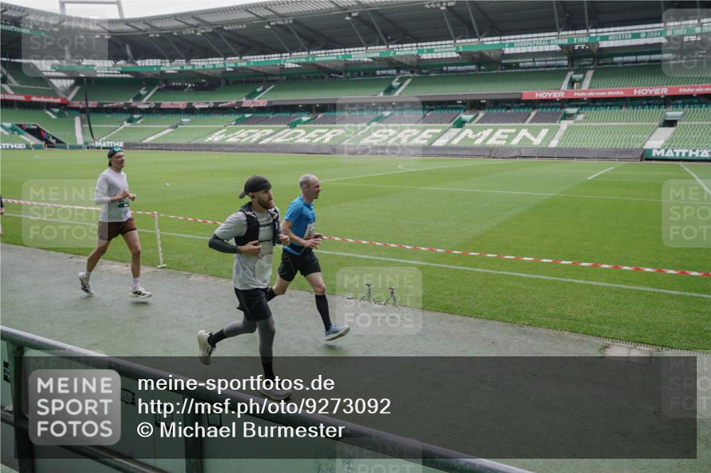 05.10.2025 - 20. swb-Marathon Bremen Michael Burmester http://msf.ph/oto/9273092 05.10.2025 12:48:00 Laufen im Stadion 344, 346, 442, 564, 656, 770, 1205, 1370, 1526, 1607, 1642, 1646, 2241, 2360, 2472, 2482, 2613, 2643, 2656, 2872, 3061, 3768, 4215, 4255, 4291, 4313, 5264, 5656, 5831, 5918, 6804, 7070, 7170, 7176, 7492, 7735, 7831, 7900, 8729, 223, 265, 391, 505, 1635, 2939, 4966, 4988, 6295, 8013 meine-sportfotos.de