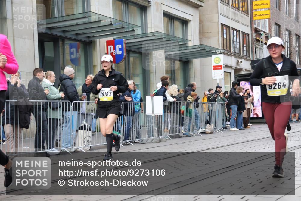05.10.2025 - 20. swb-Marathon Bremen Strokosch-Dieckow http://msf.ph/oto/9273106 05.10.2025 11:10:55 Ziel 8865, 9011, 9245, 9264, 9273, 9386, 9479, 9664, 9822, 9823, 9836, 9837, 9948, 10183, 10415, 10614, 11083, 11158, 11257, 11395, 11568, 11578, 11580, 8865, 9011, 9245, 9264, 9273, 9386, 9479, 9664, 9822, 9823, 9836, 9837, 9948, 10183, 10415, 10614, 11083, 11158, 11257, 11395, 11568, 11578, 11580 meine-sportfotos.de