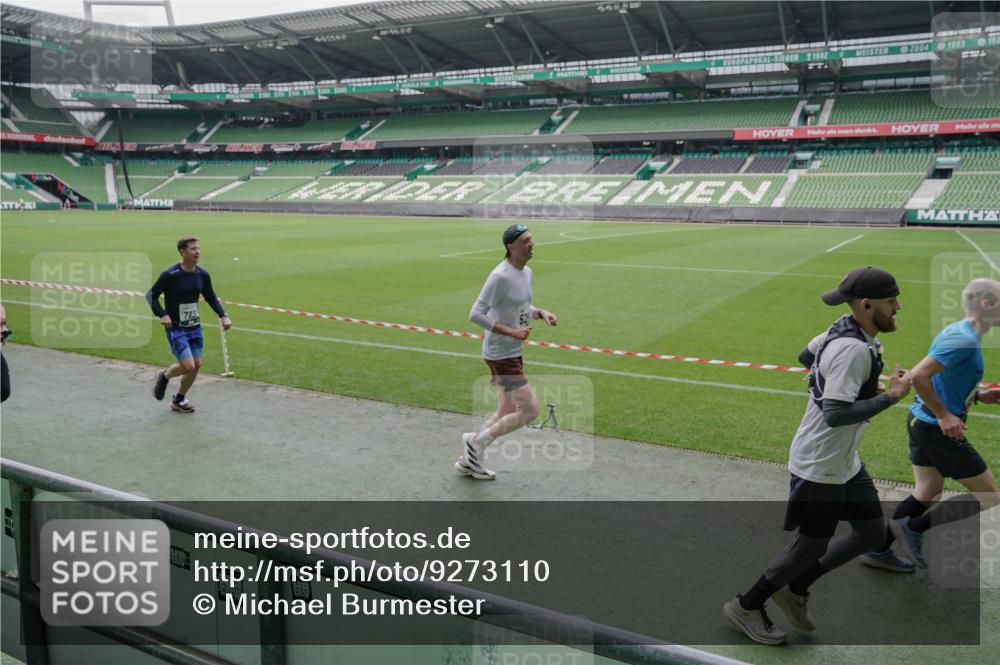 05.10.2025 - 20. swb-Marathon Bremen Michael Burmester http://msf.ph/oto/9273110 05.10.2025 12:48:01 Laufen im Stadion 344, 346, 442, 564, 656, 770, 1205, 1370, 1526, 1607, 1642, 1646, 2241, 2360, 2472, 2482, 2613, 2643, 2656, 2872, 3061, 3768, 4215, 4255, 4291, 4313, 4353, 5264, 5656, 5831, 5918, 6804, 7070, 7170, 7176, 7492, 7735, 7831, 7900, 8729, 265, 391, 505, 1635, 2939, 4966, 4988, 8013 meine-sportfotos.de