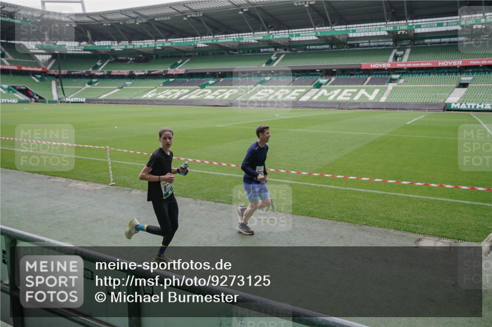 05.10.2025 - 20. swb-Marathon Bremen Michael Burmester http://msf.ph/oto/9273125 05.10.2025 12:48:02 Laufen im Stadion 344, 346, 442, 564, 656, 770, 1205, 1370, 1526, 1607, 1642, 1646, 2241, 2360, 2472, 2482, 2613, 2643, 2656, 2872, 3061, 3768, 4215, 4255, 4291, 4313, 4353, 5264, 5656, 5831, 5918, 6804, 7070, 7170, 7176, 7492, 7735, 7831, 7900, 8729, 8932, 265, 391, 505, 1635, 2939, 4966, 4988, 8013 meine-sportfotos.de