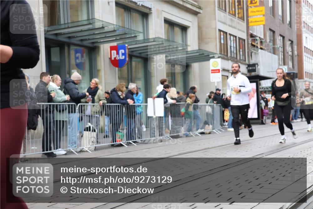 05.10.2025 - 20. swb-Marathon Bremen Strokosch-Dieckow http://msf.ph/oto/9273129 05.10.2025 11:10:56 Ziel 8865, 9011, 9245, 9264, 9273, 9386, 9479, 9664, 9822, 9823, 9836, 9837, 9948, 10183, 10614, 11083, 11158, 11257, 11395, 11568, 11578, 11580, 8865, 9011, 9245, 9264, 9273, 9386, 9479, 9664, 9822, 9823, 9836, 9837, 9948, 10183, 10614, 11083, 11158, 11257, 11395, 11568, 11578, 11580 meine-sportfotos.de