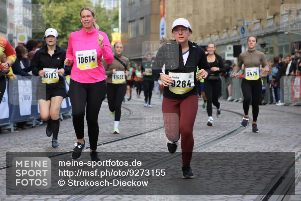 05.10.2025 - 20. swb-Marathon Bremen Strokosch-Dieckow http://msf.ph/oto/9273155 05.10.2025 11:11:12 Ziel 8865, 9011, 9245, 9264, 9273, 9386, 9479, 9822, 9823, 9836, 9837, 10183, 10614, 11158, 11568, 11578, 11580 meine-sportfotos.de