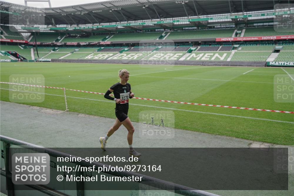 05.10.2025 - 20. swb-Marathon Bremen Michael Burmester http://msf.ph/oto/9273164 05.10.2025 12:48:07 Laufen im Stadion 344, 346, 442, 564, 656, 1205, 1370, 1526, 1607, 1642, 1646, 2241, 2360, 2472, 2482, 2613, 2643, 2656, 2872, 2974, 3061, 3324, 3768, 4215, 4255, 4291, 4313, 4353, 5264, 5656, 5918, 6804, 7070, 7176, 7492, 7735, 7831, 7900, 8729, 8932, 265, 391, 442, 770, 1635, 2939, 4988, 5831, 7170, 8013 meine-sportfotos.de