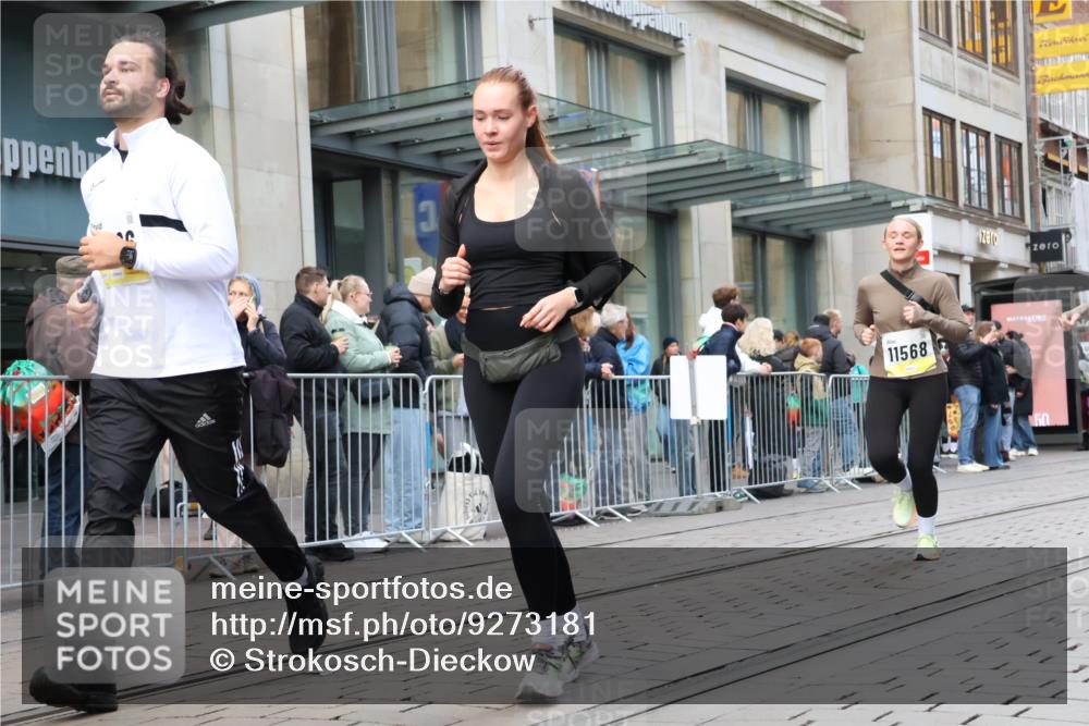 05.10.2025 - 20. swb-Marathon Bremen Strokosch-Dieckow http://msf.ph/oto/9273181 05.10.2025 11:11:00 Ziel 8865, 9011, 9245, 9264, 9273, 9386, 9479, 9822, 9823, 9836, 9837, 9948, 10183, 10320, 10614, 11030, 11083, 11158, 11257, 11568, 11578, 11580, 8865, 9011, 9245, 9264, 9273, 9386, 9479, 9822, 9823, 9836, 9837, 9948, 10183, 10320, 10614, 11030, 11083, 11158, 11257, 11568, 11578, 11580 meine-sportfotos.de