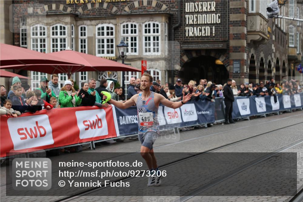 05.10.2025 - 20. swb-Marathon Bremen Yannick Fuchs http://msf.ph/oto/9273206 05.10.2025 12:22:12 Ziel 485 meine-sportfotos.de