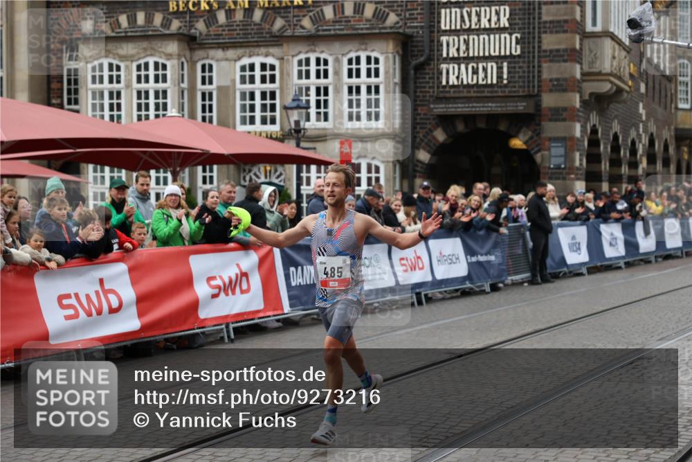 05.10.2025 - 20. swb-Marathon Bremen Yannick Fuchs http://msf.ph/oto/9273216 05.10.2025 12:22:12 Ziel 485 meine-sportfotos.de
