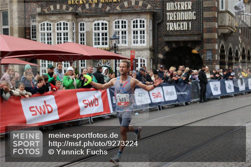 05.10.2025 - 20. swb-Marathon Bremen Yannick Fuchs http://msf.ph/oto/9273224 05.10.2025 12:22:12 Ziel 485 meine-sportfotos.de