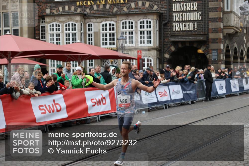 05.10.2025 - 20. swb-Marathon Bremen Yannick Fuchs http://msf.ph/oto/9273232 05.10.2025 12:22:12 Ziel 485 meine-sportfotos.de