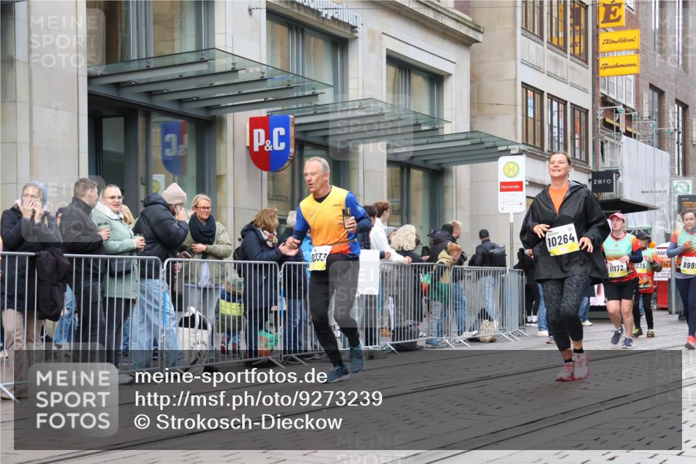 05.10.2025 - 20. swb-Marathon Bremen Strokosch-Dieckow http://msf.ph/oto/9273239 05.10.2025 11:11:08 Ziel 9011, 9386, 9453, 9479, 10058, 10183, 10264, 10320, 10333, 11030, 11083, 11158, 11191, 11568, 11578, 9011, 9386, 9453, 9479, 10058, 10183, 10264, 10320, 10333, 11030, 11083, 11158, 11191, 11568, 11578 meine-sportfotos.de
