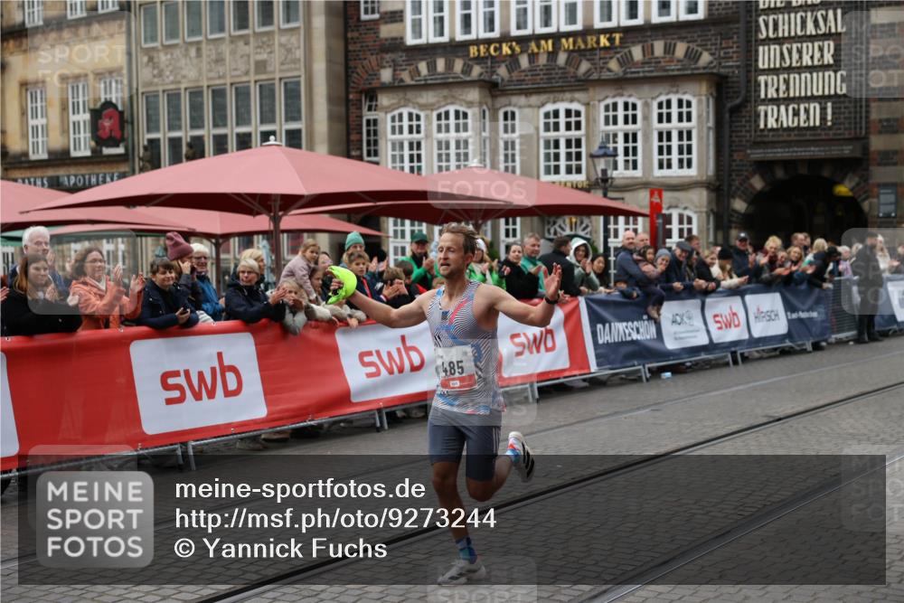 05.10.2025 - 20. swb-Marathon Bremen Yannick Fuchs http://msf.ph/oto/9273244 05.10.2025 12:22:12 Ziel 485 meine-sportfotos.de