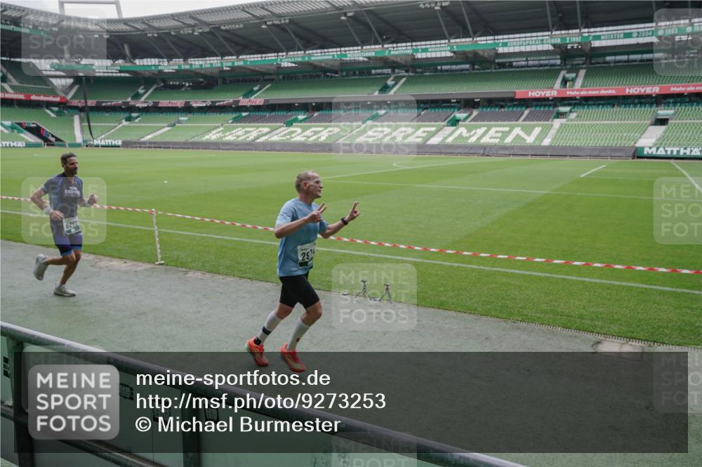 05.10.2025 - 20. swb-Marathon Bremen Michael Burmester http://msf.ph/oto/9273253 05.10.2025 12:48:20 Laufen im Stadion 492, 564, 1370, 1526, 1607, 1642, 1646, 1724, 2241, 2360, 2643, 2656, 2974, 3320, 3324, 3768, 3819, 4353, 5103, 5264, 5786, 5918, 6251, 6804, 7176, 7492, 7735, 7831, 7900, 8244, 8729, 8897, 8923, 8932, 344, 346, 442, 656, 770, 1205, 2472, 2482, 2613, 2872, 3061, 4215, 4255, 4291, 4313, 5656, 5831, 7070, 7170, 7176 meine-sportfotos.de