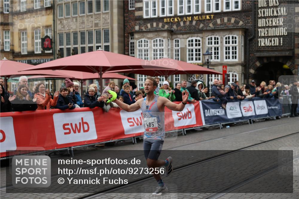 05.10.2025 - 20. swb-Marathon Bremen Yannick Fuchs http://msf.ph/oto/9273256 05.10.2025 12:22:12 Ziel 485 meine-sportfotos.de
