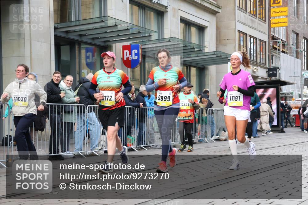 05.10.2025 - 20. swb-Marathon Bremen Strokosch-Dieckow http://msf.ph/oto/9273270 05.10.2025 11:11:13 Ziel 9453, 9680, 9999, 10058, 10235, 10236, 10264, 10320, 10333, 11030, 11083, 11172, 11191, 9453, 9680, 9999, 10058, 10235, 10236, 10264, 10320, 10333, 11030, 11083, 11172, 11191 meine-sportfotos.de