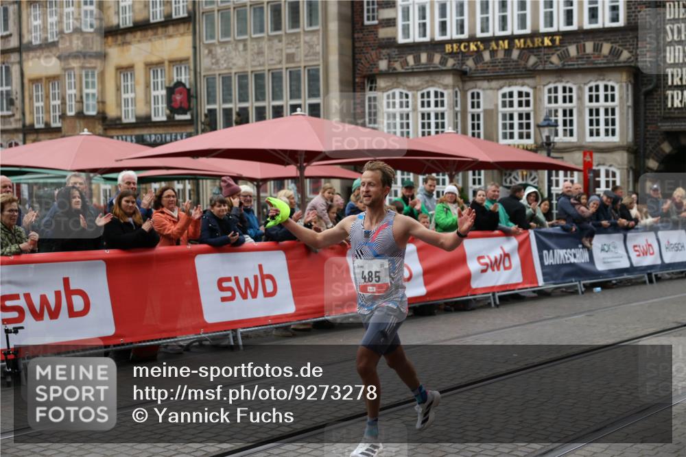 05.10.2025 - 20. swb-Marathon Bremen Yannick Fuchs http://msf.ph/oto/9273278 05.10.2025 12:22:12 Ziel 485 meine-sportfotos.de