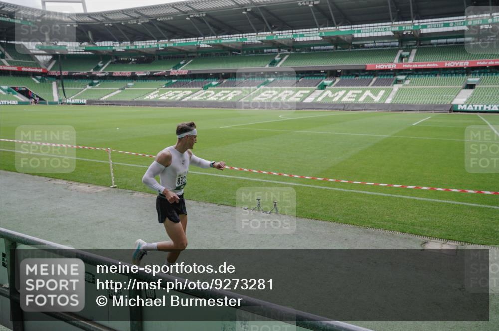 05.10.2025 - 20. swb-Marathon Bremen Michael Burmester http://msf.ph/oto/9273281 05.10.2025 12:48:22 Laufen im Stadion 492, 564, 1370, 1526, 1607, 1642, 1646, 1724, 2241, 2360, 2643, 2656, 2974, 3320, 3324, 3768, 3819, 4353, 5103, 5264, 5786, 5918, 6251, 6632, 6804, 7492, 7735, 7831, 7900, 8244, 8729, 8897, 8923, 8932, 344, 346, 442, 656, 770, 1205, 2472, 2482, 2613, 2872, 3061, 4215, 4255, 4291, 4313, 5656, 5831, 7070, 7170, 7176 meine-sportfotos.de