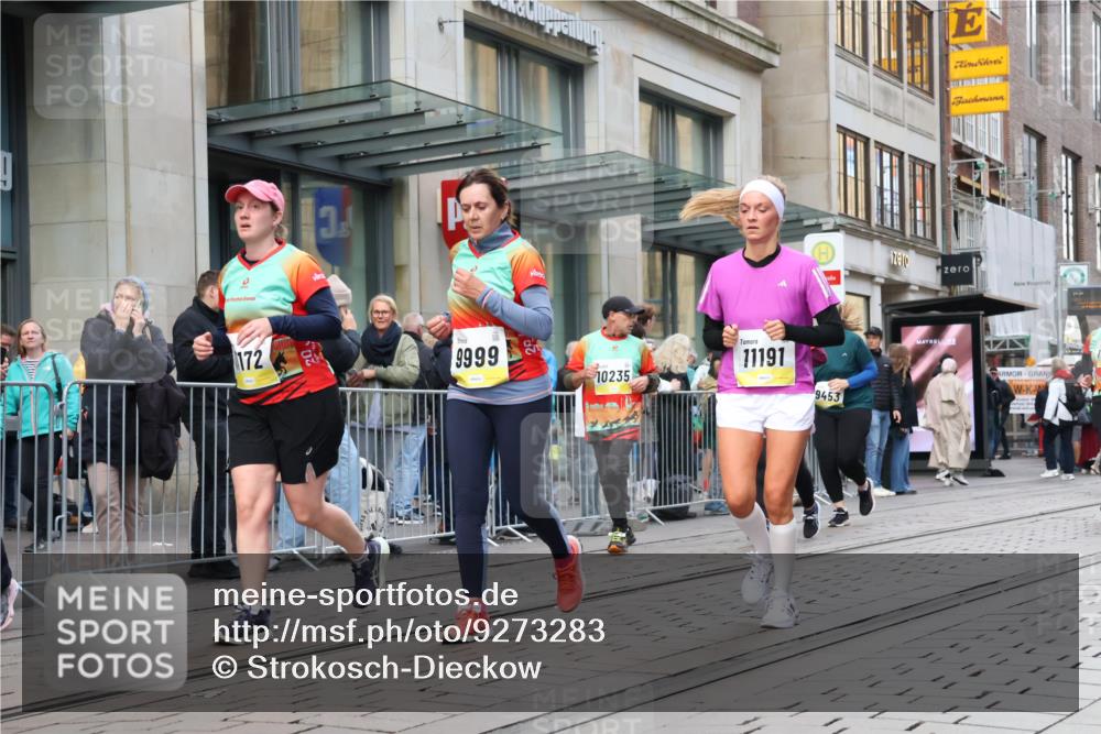 05.10.2025 - 20. swb-Marathon Bremen Strokosch-Dieckow http://msf.ph/oto/9273283 05.10.2025 11:11:13 Ziel 9453, 9680, 9999, 10058, 10235, 10236, 10264, 10320, 10333, 11030, 11083, 11172, 11191, 9453, 9680, 9999, 10058, 10235, 10236, 10264, 10320, 10333, 11030, 11083, 11172, 11191 meine-sportfotos.de
