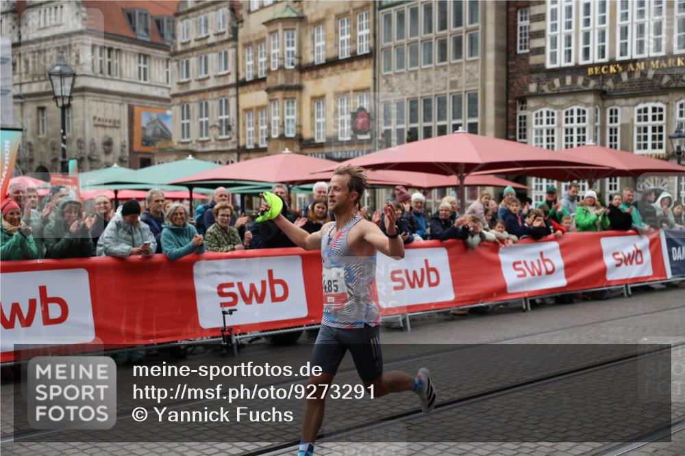 05.10.2025 - 20. swb-Marathon Bremen Yannick Fuchs http://msf.ph/oto/9273291 05.10.2025 12:22:13 Ziel 485 meine-sportfotos.de